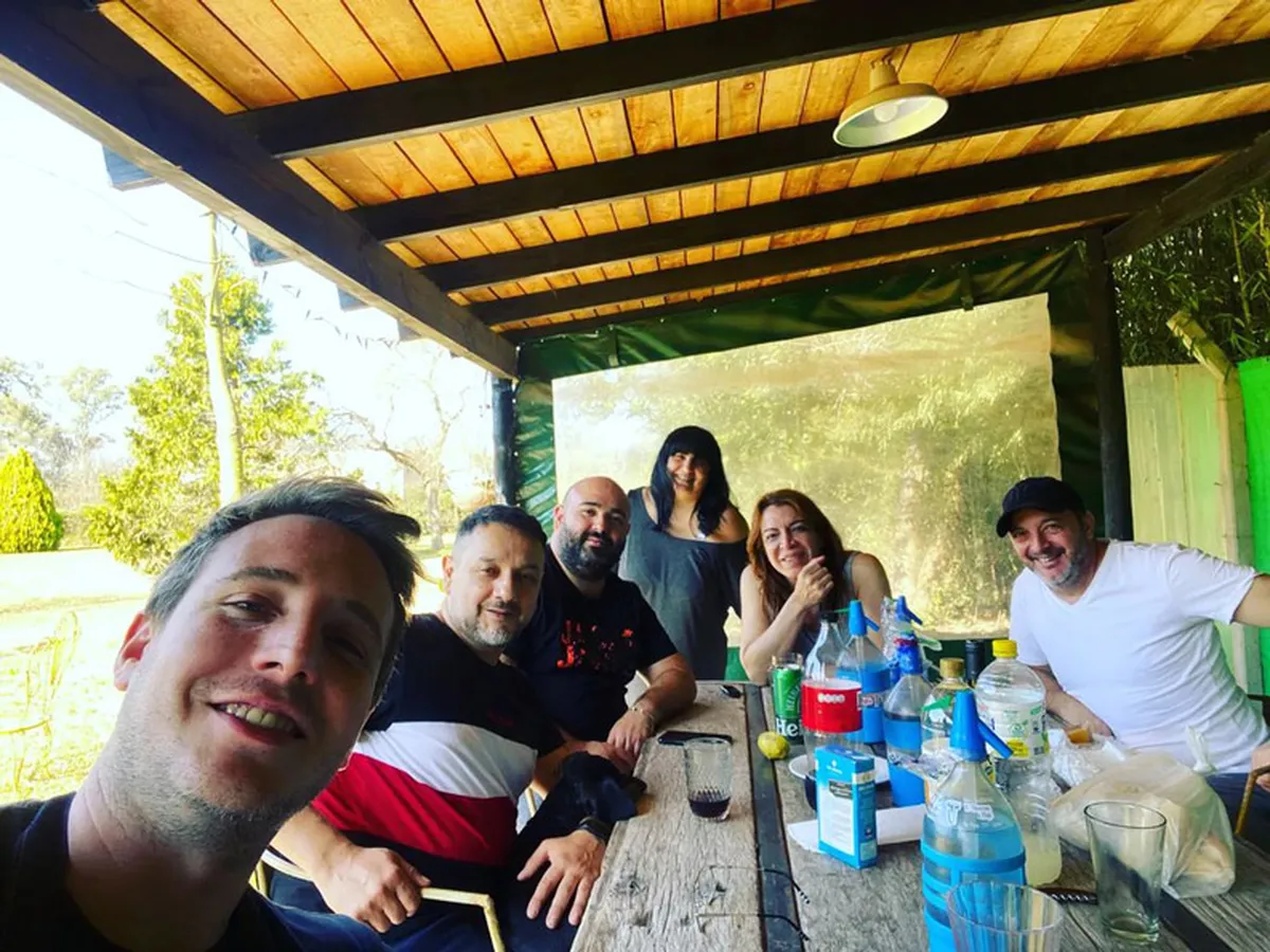 El quincho de la casa de Lizy Tagliani es el lugar ideal para recibir a los amigos.