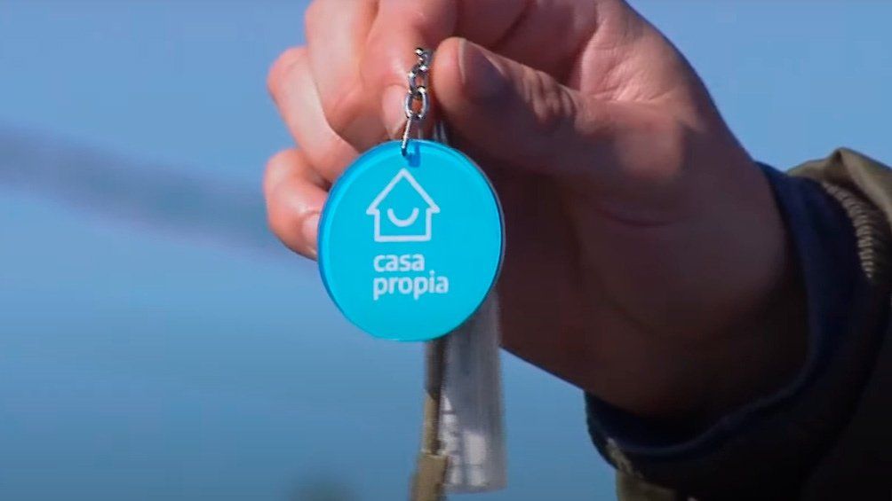 El Presidente cuestionó al gobierno de Macri por frenar el programa de entrega de viviendas.