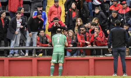 Marcos Díaz enfrentó a los hinchas de Colón tras el empate: ¿Qué dijo el arquero? Marcos Díaz enfrentó a los hinchas de Colón tras el empate: ¿Qué dijo el arquero?