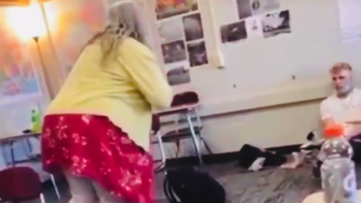 La educadora arremetió contra el joven y le dijo que no quería enfermarse y morir.