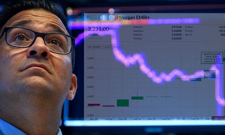 Las acciones de empresas argentinas que operan en Nueva York caen hasta 9% este lunes. Las acciones de empresas argentinas que operan en Nueva York caen hasta 9% este lunes.