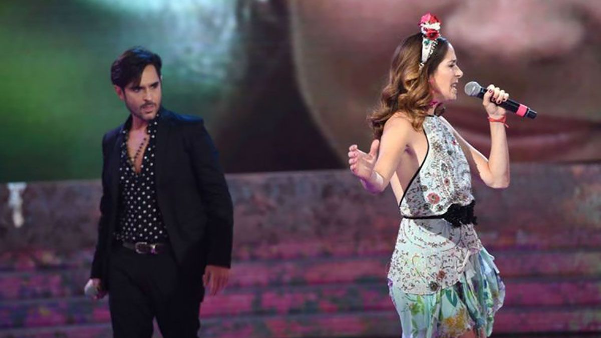 Laura Novoa y Patricio Arellano en la pista del Cantando 2020.
