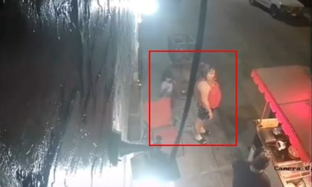 Video viral: nena le hizo una broma súper pesada a una mujer en la calle. Video viral: nena le hizo una broma súper pesada a una mujer en la calle.