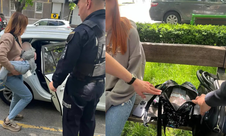 Una mujer de 19 años fue detenida en Ucrania al intentar vender a su hijo de 2 años. Una mujer de 19 años fue detenida en Ucrania al intentar vender a su hijo de 2 años.