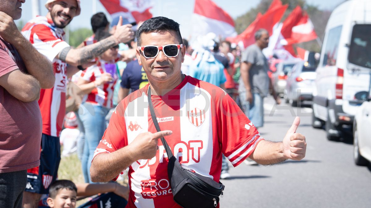Los hinchas de Unión vivieron una fiesta con el banderazo en la previa del clásico ante Colón.