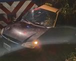 El accidente ocurrió en un cruce ferroviario en el oeste de Rosario. El taxista, de 65 años, sufrió lesiones y fue asistido por personal del SIES. El accidente ocurrió en un cruce ferroviario en el oeste de Rosario. El taxista, de 65 años, sufrió lesiones y fue asistido por personal del SIES.