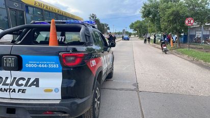 Una camioneta y una moto protagonizaron un accidente en la zona del Hipódromo de Santa Fe: dos heridos