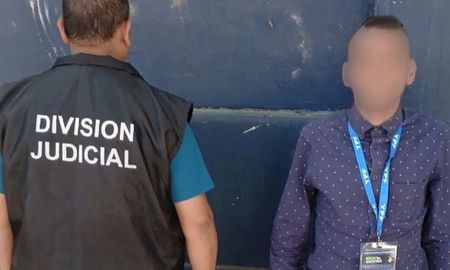 Un periodista tucumano fue detenido por error en Rosario, pasó horas sin agua y sin comida y sin su insulina, debido a que es diabético. Un periodista tucumano fue detenido por error en Rosario, pasó horas sin agua y sin comida y sin su insulina, debido a que es diabético.