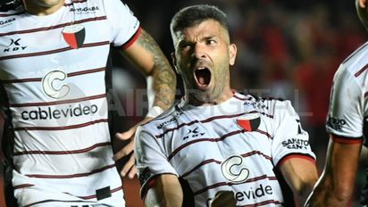 Emmanuel Gigliotti habló de la presión de jugar en Colón: