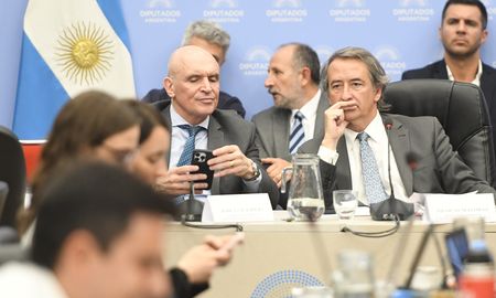 “Sería inesperado que nadie tenga nada para decir de un proyecto que tiene 664 artículos, dijo Espert sobre la ley ómnibus. “Sería inesperado que nadie tenga nada para decir de un proyecto que tiene 664 artículos, dijo Espert sobre la ley ómnibus.