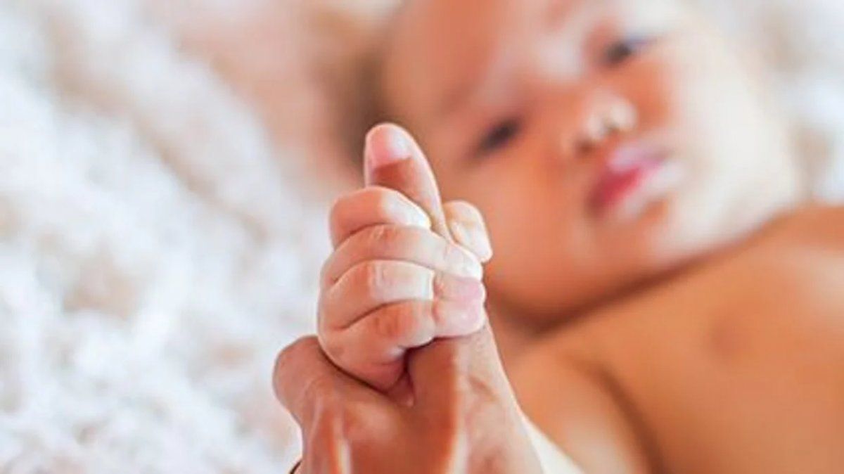 El parto natural tiene muchos beneficios tanto para la madre como para el bebé.