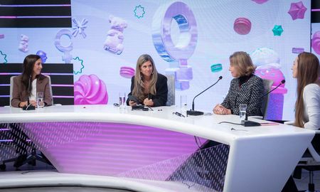Un recorrido en el cual las mujeres podrán reconocerse, reflexionar y descubrir. Un recorrido en el cual las mujeres podrán reconocerse, reflexionar y descubrir.
