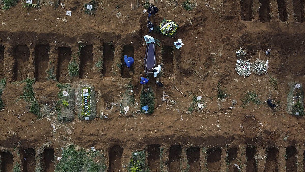 En la estadística de los casos letales, Estados Unidos y Brasil ocupan las dos primeras posiciones, con 608.898 y 541.266 decesos, respectivamente. Les sigue India, con 413.609 fallecimientos.