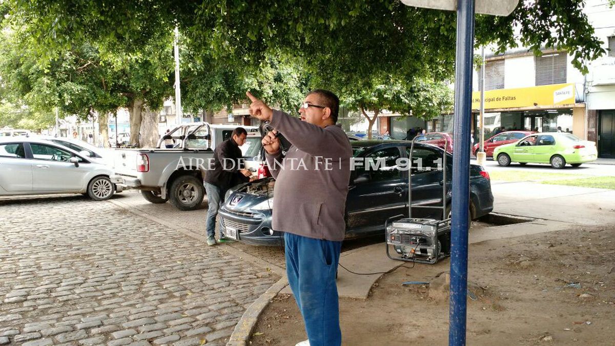 Vecino De B° Santa Rosa De Lima Protesta Frente A La Municipalidad