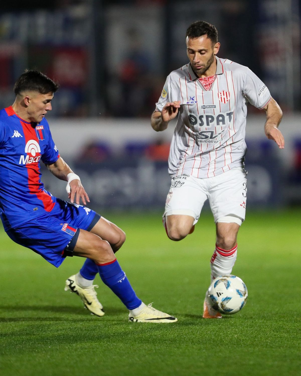 Claudio Corval&aacute;n en el partido de Uni&oacute;n vs. Tigre.