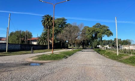 La Municipalidad lleva adelante un plan de trabajo de colocación de material granular de 10/30 en los barrios Las Delicias, Nueva Santa Fe, La Esmeralda y San José. La Municipalidad lleva adelante un plan de trabajo de colocación de material granular de 10/30 en los barrios Las Delicias, Nueva Santa Fe, La Esmeralda y San José.