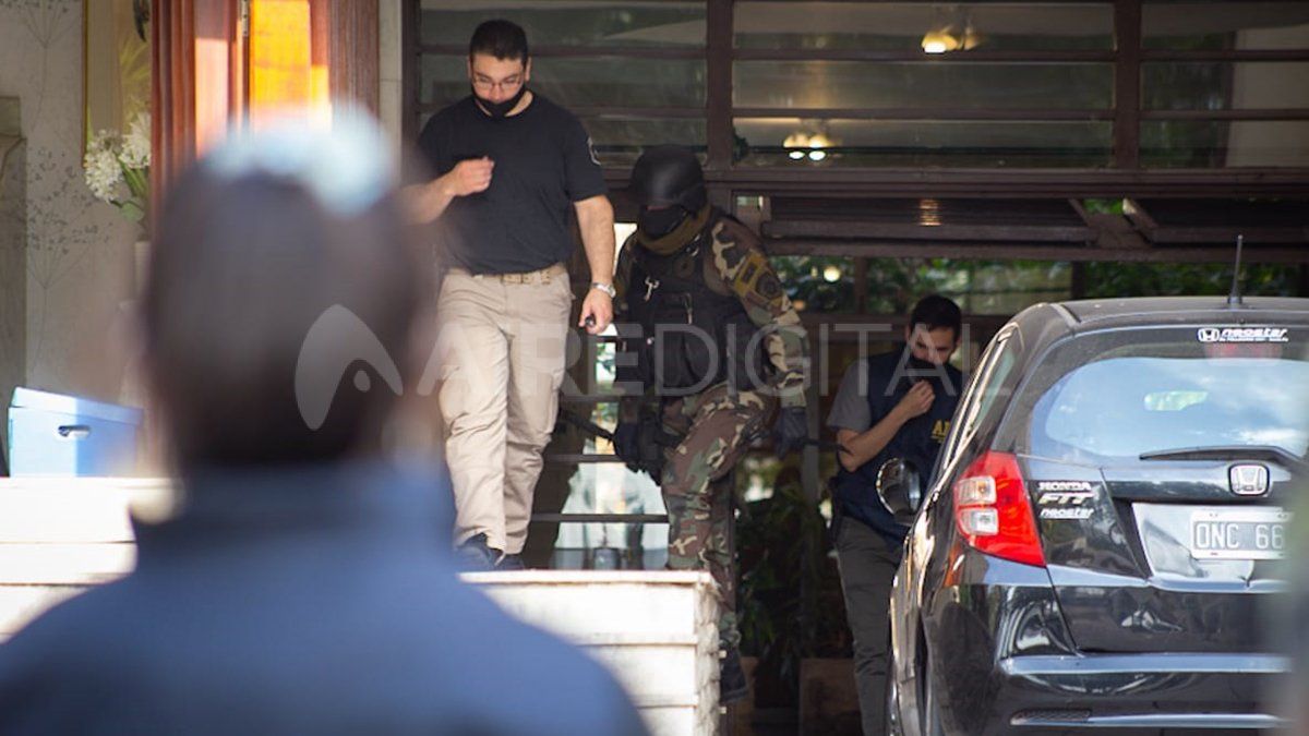 Tras meses de investigación, los investigadores, solicitaron allanar el domicilio de quien sería el cabecilla de la banda.