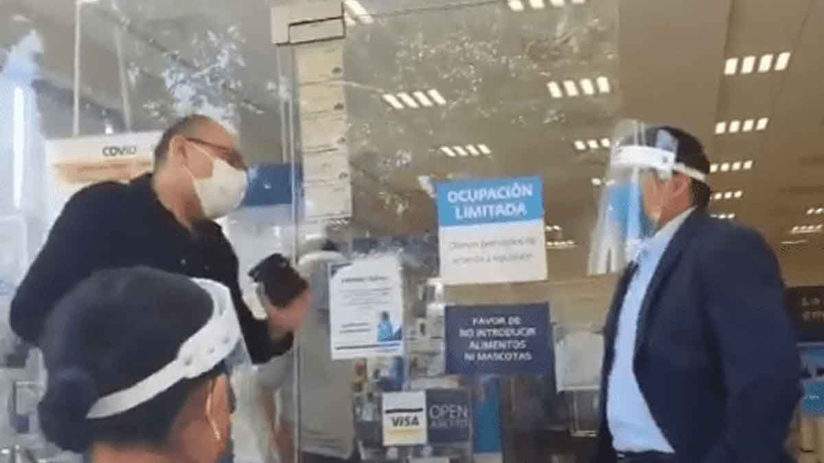 Un hombre se niega a que le tomen temperatura porque da&ntilde;a las neuronas