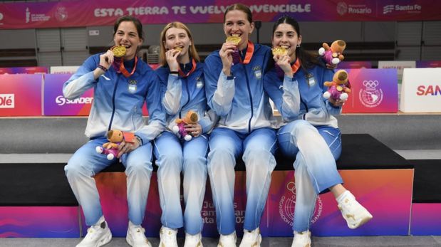 La delegación argentina sumó este viernes dos nuevas medallas en esgrima por los Juegos Suramericanos de Santa Fe 2026. El equipo femenino de sable logró la de oro y el equipo masculino conquistó el bronce.