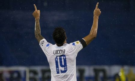 Vélez juega por la Copa Argentina ante Deportivo Camioneros, en cancha de Arsenal, a partir de las 21.30. Vélez juega por la Copa Argentina ante Deportivo Camioneros, en cancha de Arsenal, a partir de las 21.30.