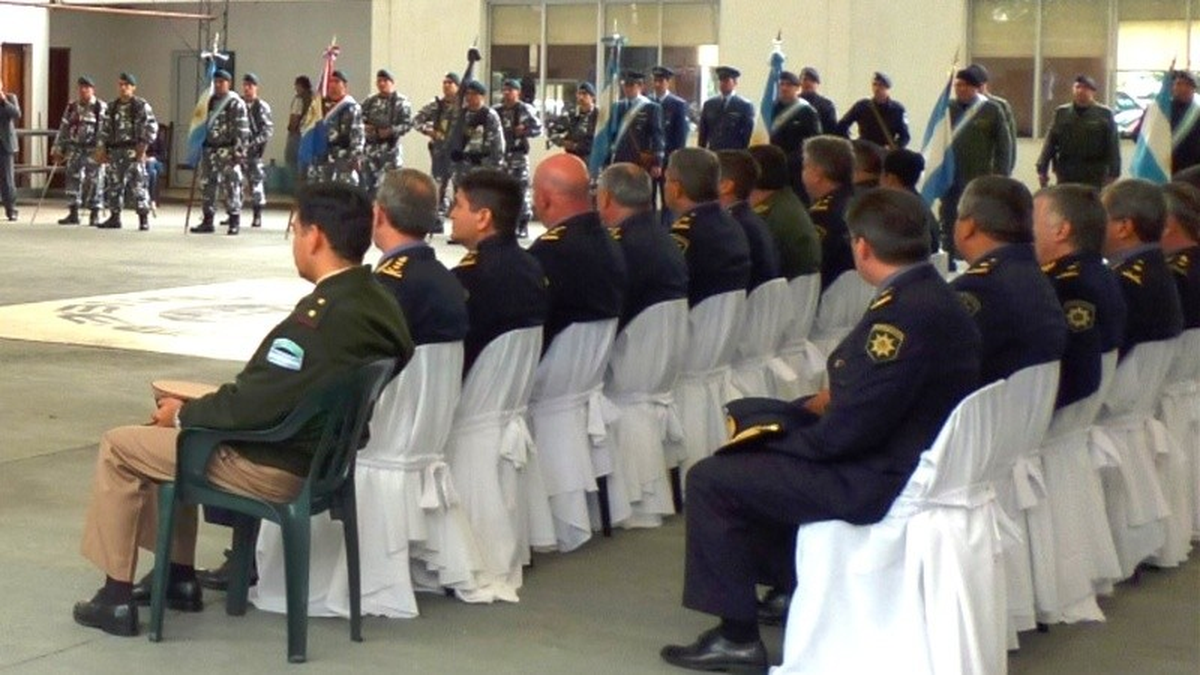 Pasaba por subjefe policial para realizar capacitaciones: lo descubrieron y deberá pagar