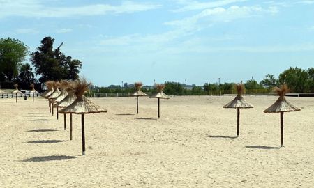 Las tareas de reacondicionamiento también alcanzaron luminarias, rampas, cordones, bicisendas, playones deportivos, nomencladores y mobiliario urbano. Las tareas de reacondicionamiento también alcanzaron luminarias, rampas, cordones, bicisendas, playones deportivos, nomencladores y mobiliario urbano.