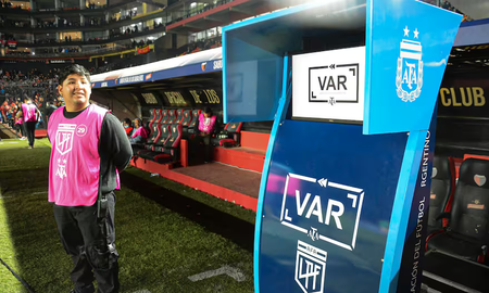 El día que el VAR debutó en el fútbol argentino y Colón fue protagonista. El día que el VAR debutó en el fútbol argentino y Colón fue protagonista.