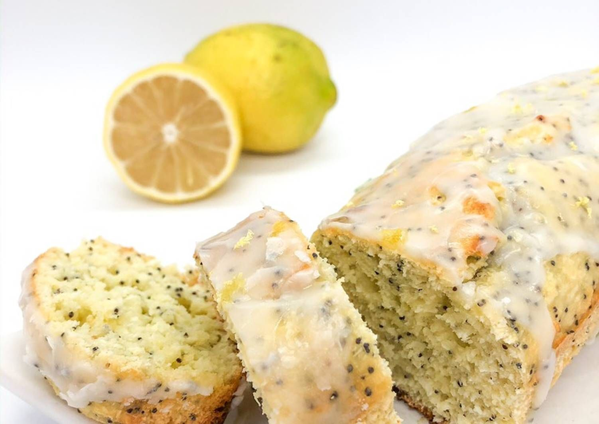El budín de limón y amapolas es un postre delicioso que puede prepararse rápidamente en casa. El budín de limón y amapolas es un postre delicioso que puede prepararse rápidamente en casa.