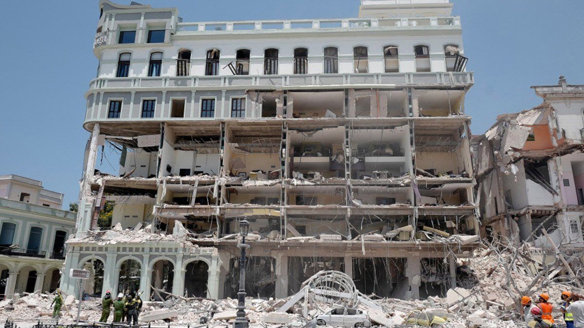 Ascienden a 30 los muertos por la explosión de un hotel en Cuba
