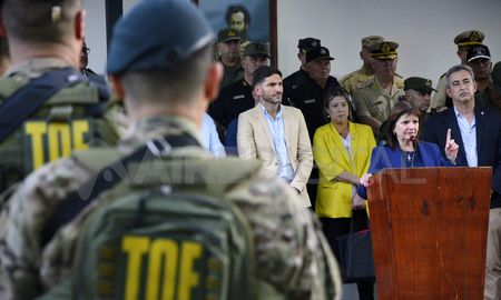 Patricia Bullrich, Maximiliano Pullaro, Pablo Javkin y otras autoridades del Estado presentaron los resultados del Plan Bandera en Rosario. Patricia Bullrich, Maximiliano Pullaro, Pablo Javkin y otras autoridades del Estado presentaron los resultados del Plan Bandera en Rosario.