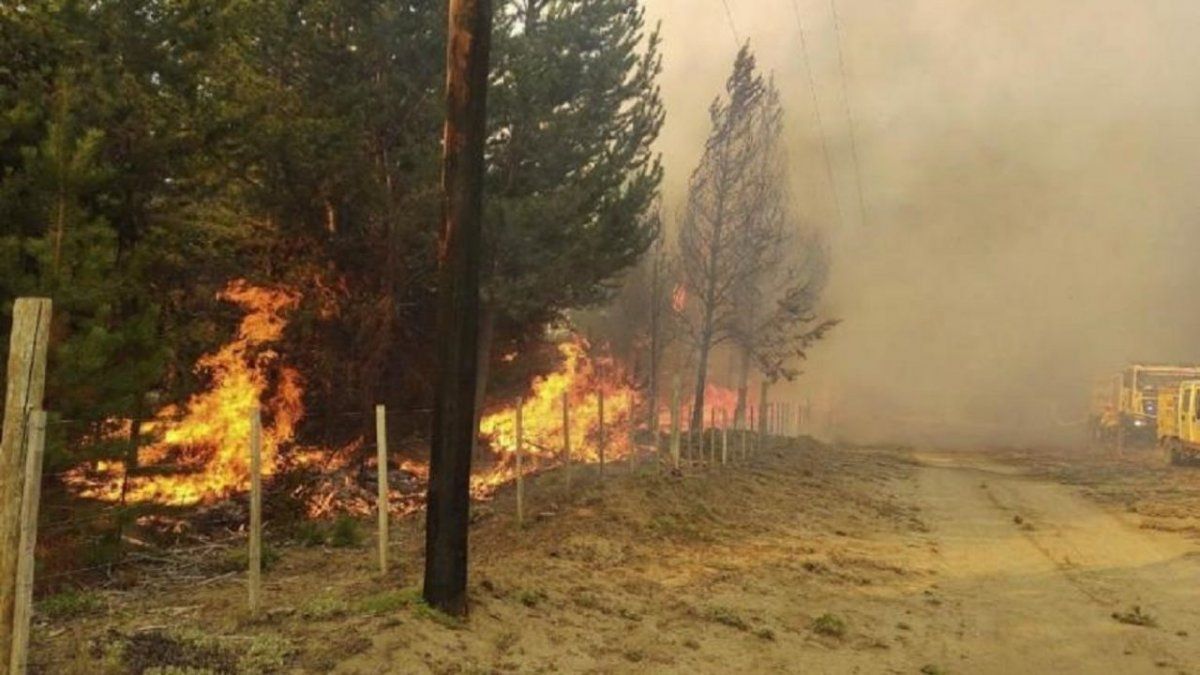 Por los incendios en la Patagonia se tuvo que activar la alerta roja por la gravedad. 