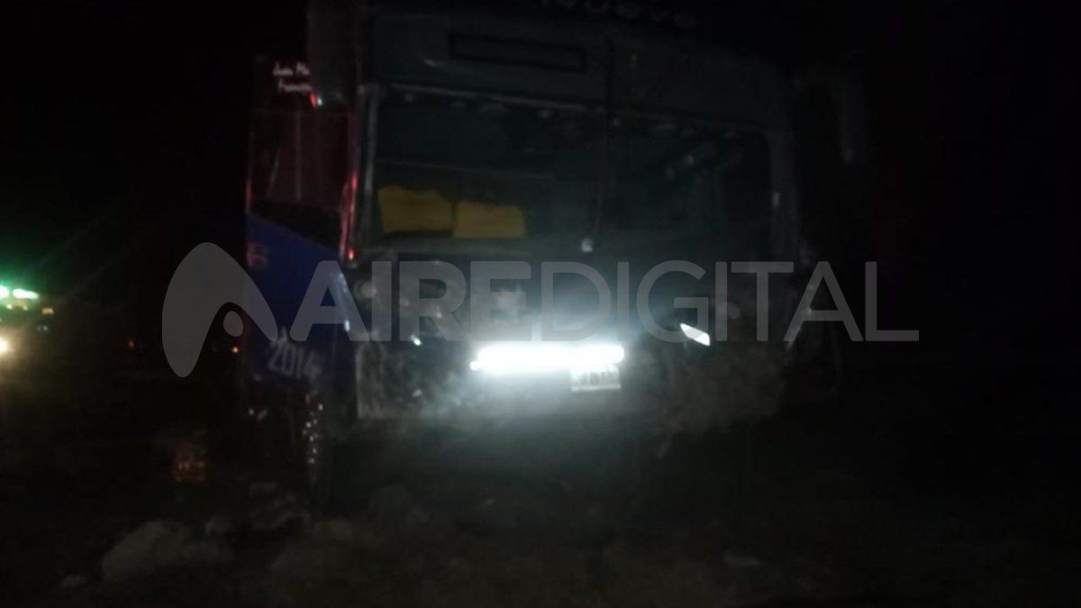 Así quedó el colectivo tras el vuelco sobre la ruta 34.&nbsp;