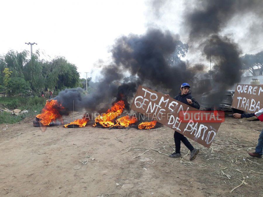 Vecinos de Villa Centenario cortaron Circunvalación