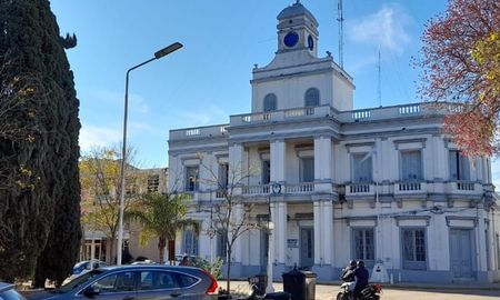 Según detectó la pesquisa, el policía investigado se hizo pasar como el jefe de la dependencia. Según detectó la pesquisa, el policía investigado se hizo pasar como el jefe de la dependencia.