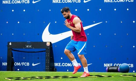 el kun aguero debera bajarse aun mas el sueldo para poder jugar en el barcelona el kun aguero debera bajarse aun mas el sueldo para poder jugar en el barcelona