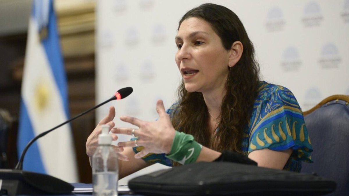 La diputada de UP Mónica Macha es autora del proyecto que obtuvo dictamen contra el acoso sexual en el trabajo. Ningún libertario acompañó el dictamen ni lo votará en la Cámara Baja. La diputada de UP Mónica Macha es autora del proyecto que obtuvo dictamen contra el acoso sexual en el trabajo. Ningún libertario acompañó el dictamen ni lo votará en la Cámara Baja.