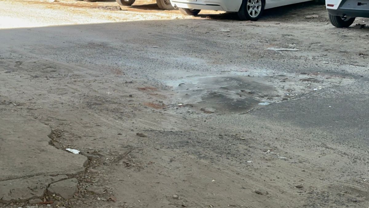 El estado de la carpeta asfáltica de Pasaje Sara Faisal. El estado de la carpeta asfáltica de Pasaje Sara Faisal.