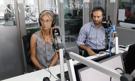 La mamá de la estudiante junto con su abogado particular, José Luis De Iriondo. La mamá de la estudiante junto con su abogado particular, José Luis De Iriondo.