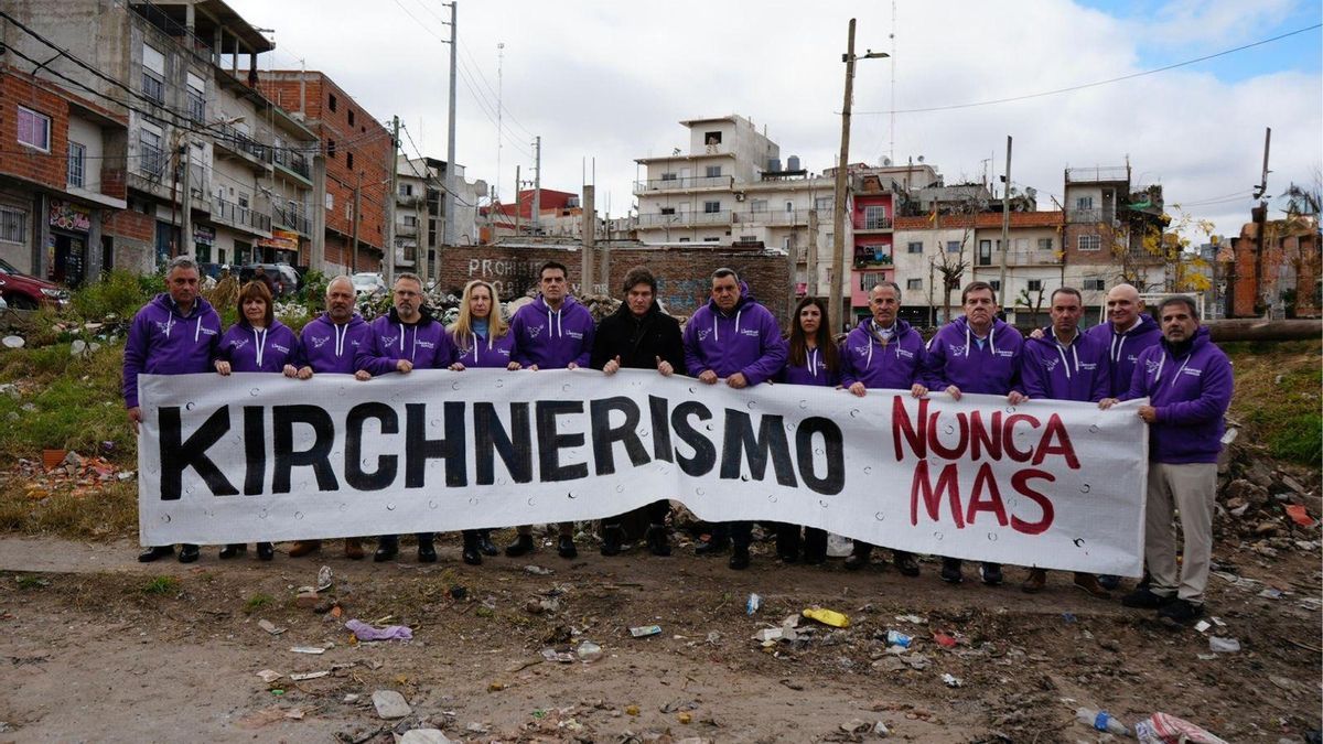 “Desde el primer día acompañamos a este gobierno en todo aquello en lo que creímos correcto. Nunca en la historia política argentina un partido apoyó tanto a un presidente de otro signo político como lo hizo todo el PRO y el presidente Macri”, destacó el también presidente del PRO bonaerense. “Desde el primer día acompañamos a este gobierno en todo aquello en lo que creímos correcto. Nunca en la historia política argentina un partido apoyó tanto a un presidente de otro signo político como lo hizo todo el PRO y el presidente Macri”, destacó el también presidente del PRO bonaerense.