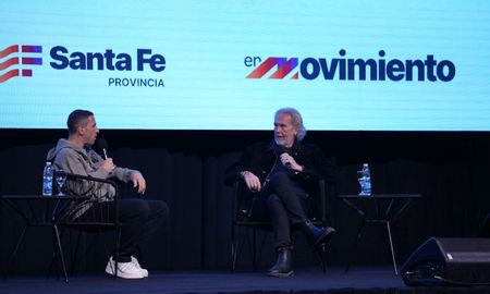 El ex futbolista, Maximiliano Rodríguez, junto al destacado periodista, Gonzalo Bonadeo. El ex futbolista, Maximiliano Rodríguez, junto al destacado periodista, Gonzalo Bonadeo.
