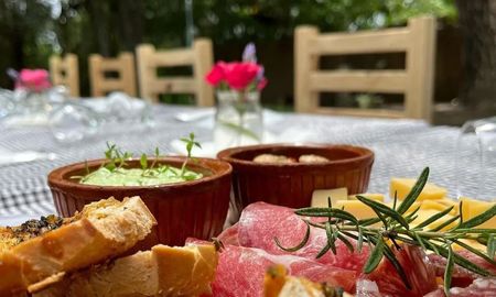 Villa Ruiz, el pueblo oculto en Buenos Aires reconocido por su gastronomía y paisajes de campo. Villa Ruiz, el pueblo oculto en Buenos Aires reconocido por su gastronomía y paisajes de campo.
