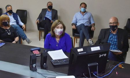 De forma virtual, autoridades de la provincia mantuvieron un encuentro con los gremios docentes en el marco de la paritaria. De forma virtual, autoridades de la provincia mantuvieron un encuentro con los gremios docentes en el marco de la paritaria.
