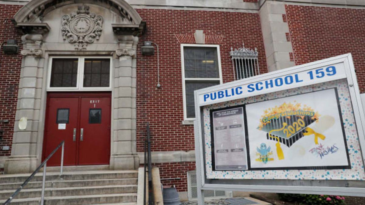 El cierre de escuelas es el revés más significativo para la recuperación de Nueva York desde la primavera