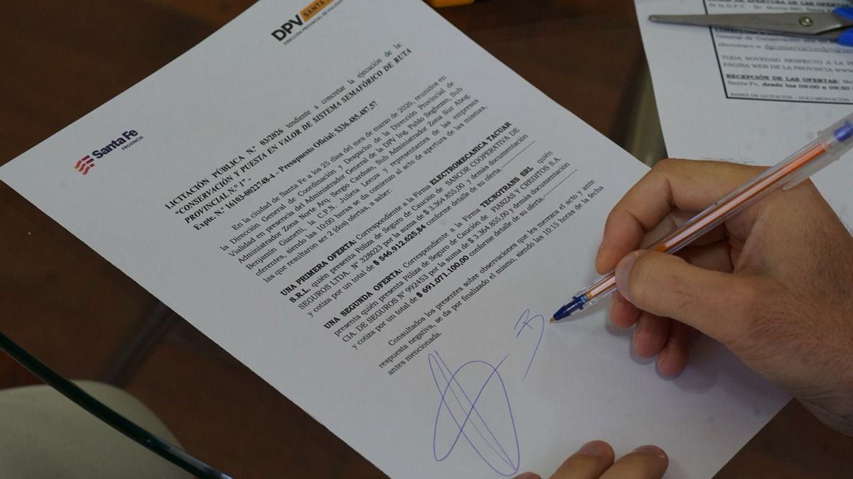 Ruta 1: Provincia licitó el mantenimiento y modernización del sistema de semáforos entre Colastiné y Rincón. Ruta 1: Provincia licitó el mantenimiento y modernización del sistema de semáforos entre Colastiné y Rincón.