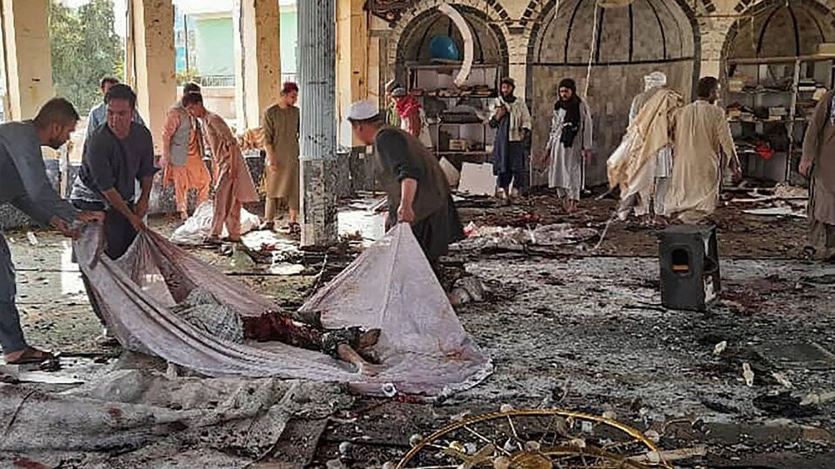 La comunidad internacional teme una catástrofe humanitaria desde que los talibanes, un movimiento de islamistas radicales, tomaron el poder en Afganistán en agosto pasado tras la retirada de las tropas estadounidenses después de 20 años de guerra.