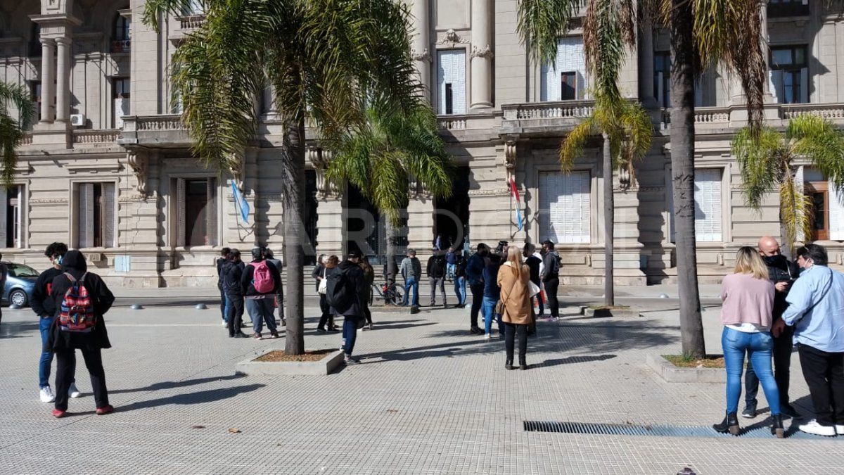 Manifestación de peluqueros en la Plaza 25 de Mayo