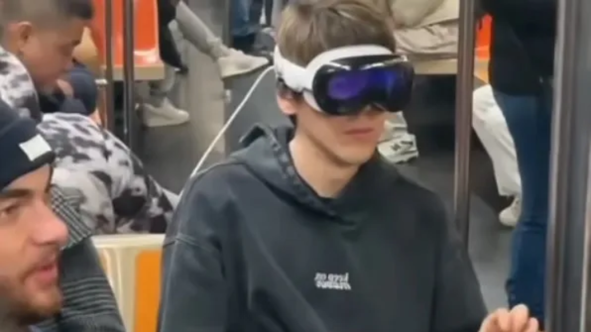 Black Mirror lo anticipó: el furor por las gafas de realidad virtual de Apple