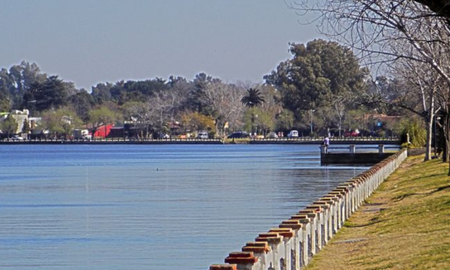 San Miguel del Monte es un pequeño pueblo ubicado dentro de Buenos Aires y encanta a los visitantes con sus hermosos paisajes rurales y su gran historia. San Miguel del Monte es un pequeño pueblo ubicado dentro de Buenos Aires y encanta a los visitantes con sus hermosos paisajes rurales y su gran historia.