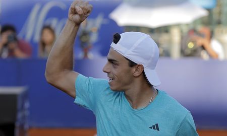 Tres raquetas argentinas avanzaron este martes en el Argentina Open. Carlos Alcaraz, máximo candidato, debuta este miércoles. Tres raquetas argentinas avanzaron este martes en el Argentina Open. Carlos Alcaraz, máximo candidato, debuta este miércoles.