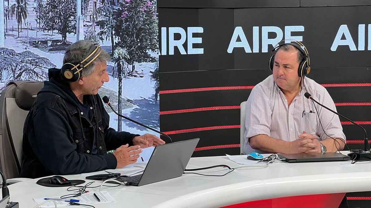 “El desafío más importante es optimizar el Estado. Que la plata vaya donde tiene que ir”, dijo Poletti en referencia al funcionamiento de la Municipalidad. “El desafío más importante es optimizar el Estado. Que la plata vaya donde tiene que ir”, dijo Poletti en referencia al funcionamiento de la Municipalidad.